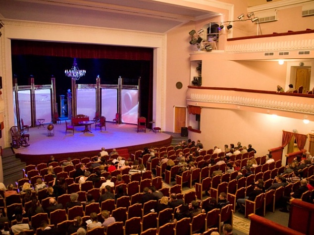 剧院：马林斯基剧院（符拉迪沃斯托克）、默剧剧院（哈巴罗夫斯克）、歌舞剧院（伊尔库茨克、乌兰乌德）、音乐喜剧和戏剧剧院（哈巴罗夫斯克、伊尔库茨克）