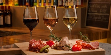 师将会帮助您辨别香型并且选择最适合您的葡萄酒。
